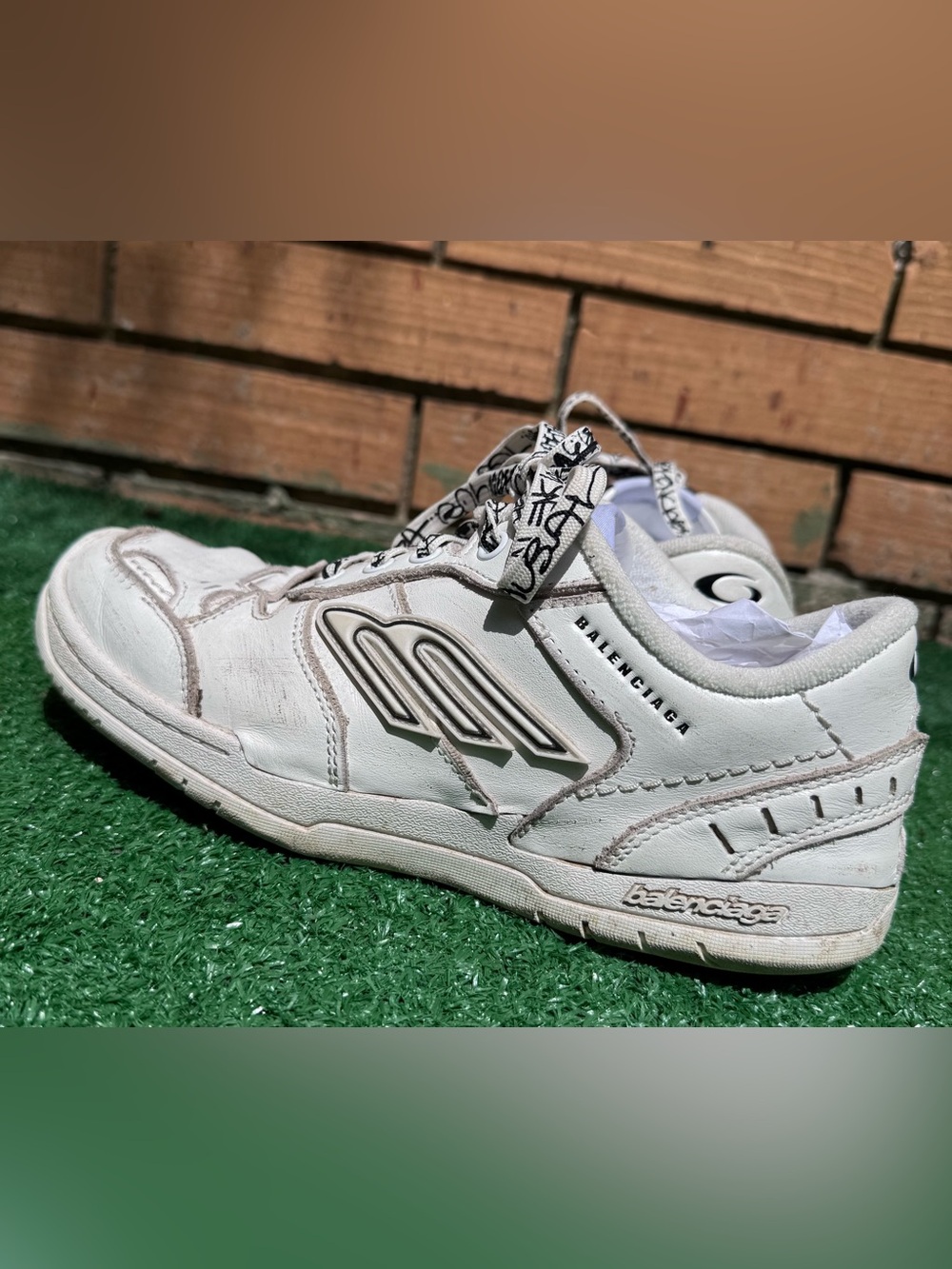 Balenciaga Hamptons Worn Out Sneaker White - Picture 9 of 11